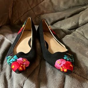 Nine west flats w cute tropical embroidery size 9